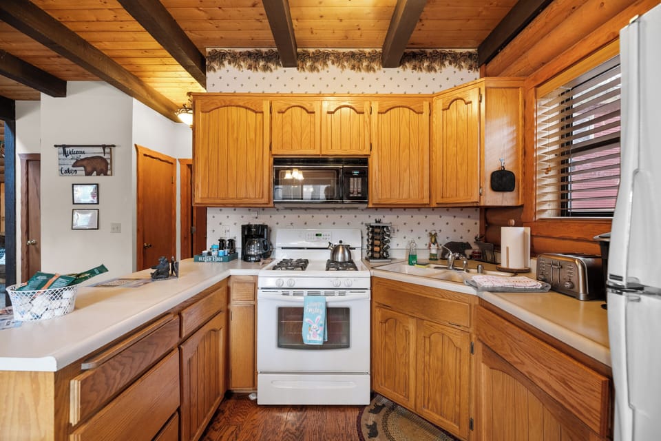 Full Kitchen - Fully equipped kitchen.