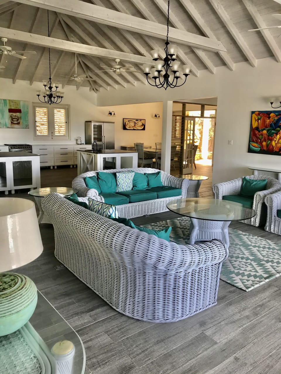 Open plan kitchen & lounge