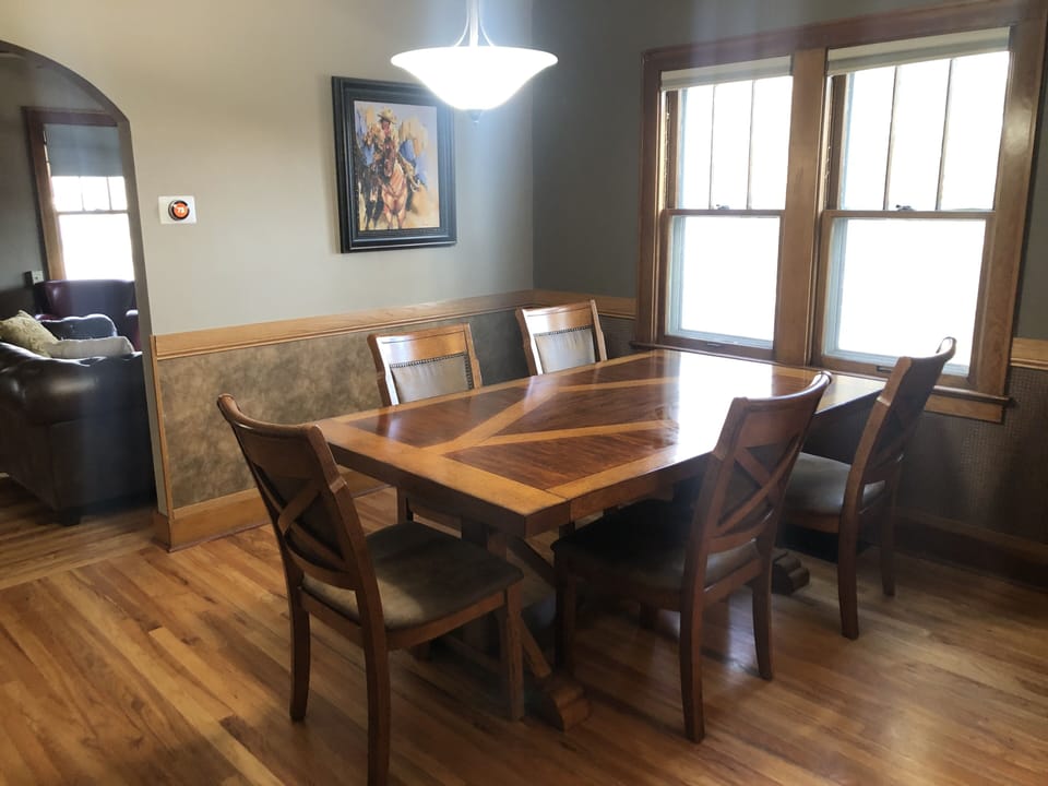 Dining room
