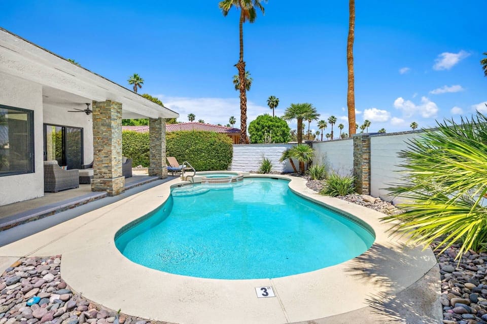Relax, it's pool time!
