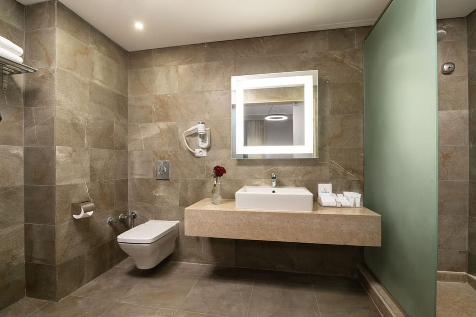 Shower, rainfall showerhead, free toiletries, hair dryer