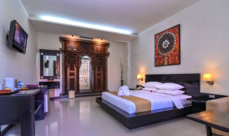 Deluxe Double Room, 1 Bedroom | Minibar, in-room safe, desk, free WiFi