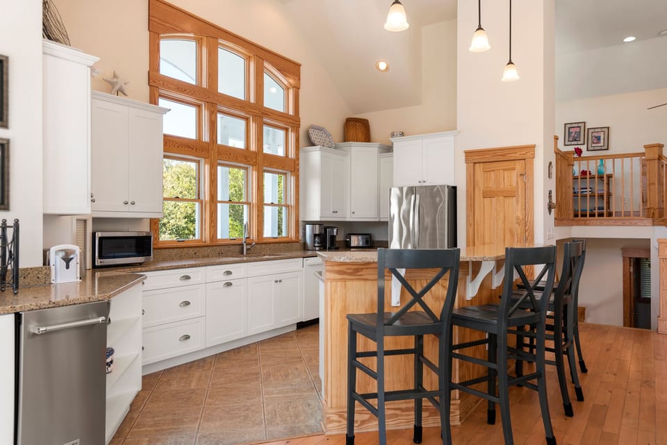 CC185: Seadog | Top Level Kitchen