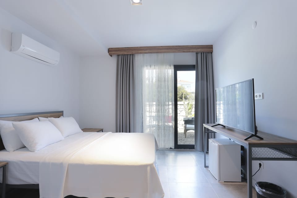 Deluxe Double Room | Free WiFi, bed sheets