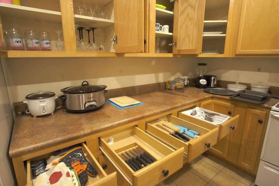 Rice Cooker, Crock Pot, glasses, mugs, and utensils