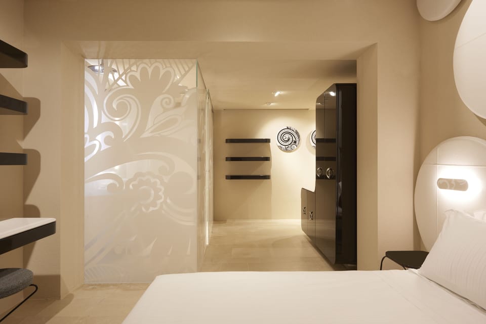 Hypo-allergenic bedding, memory foam beds, minibar, in-room safe