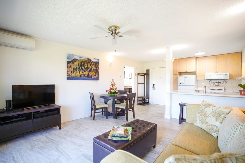 Living Area with Air Conditioning and Cable TV