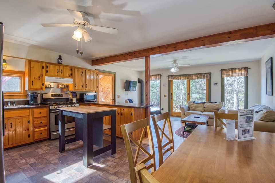 Open concept kitchen, living, and dining area