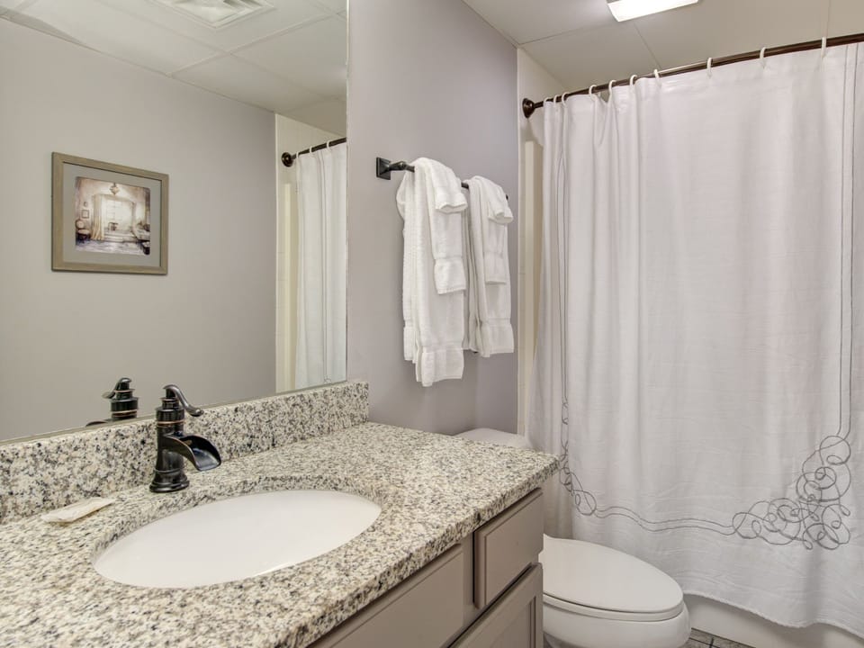 No Sharing! - A second full bathroom means no waiting in line for the shower in the mornings.