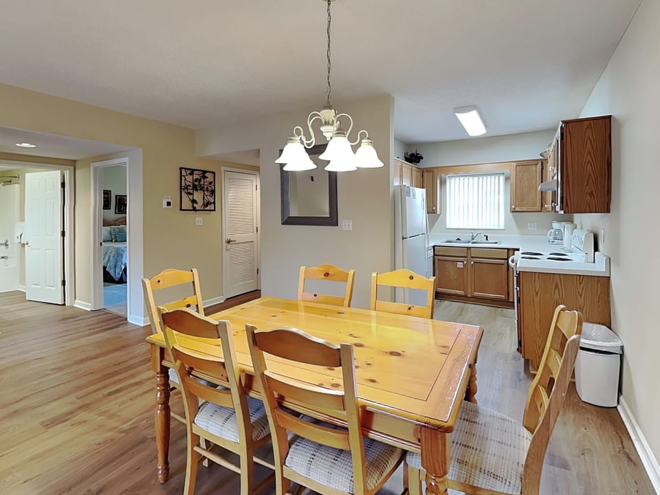 Dining & Kitchen