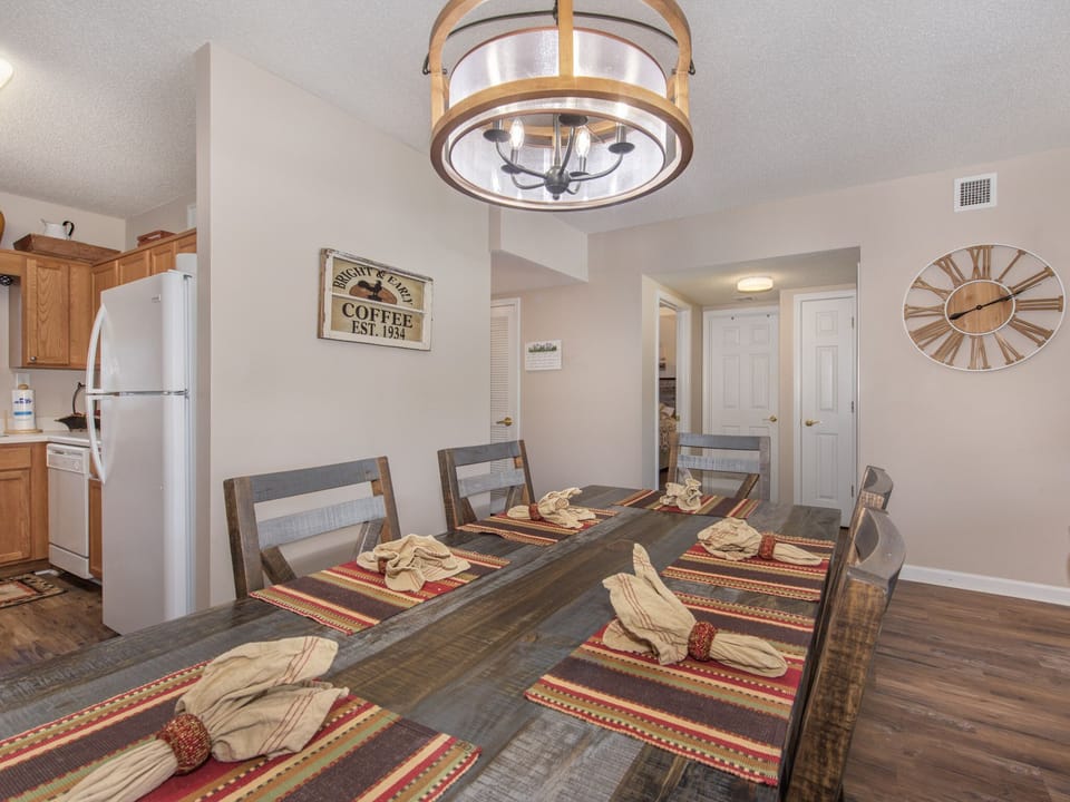 Dining Area - Seating for Six