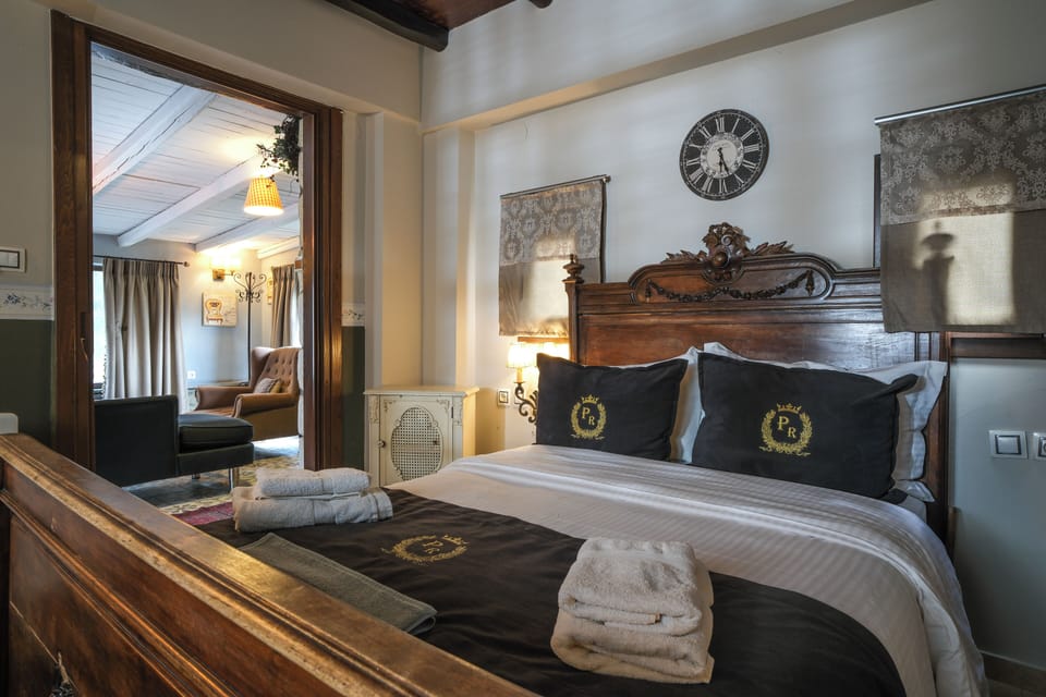 Luxury Chalet, 3 Bedrooms, Connecting Rooms, Mountainside | Hypo-allergenic bedding, individually decorated, individually furnished
