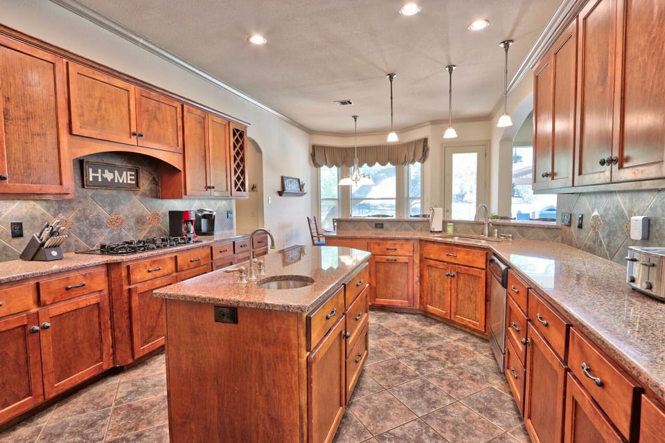 Full kitchen with oven, refrigerator, microwave, dishwasher, and coffee maker