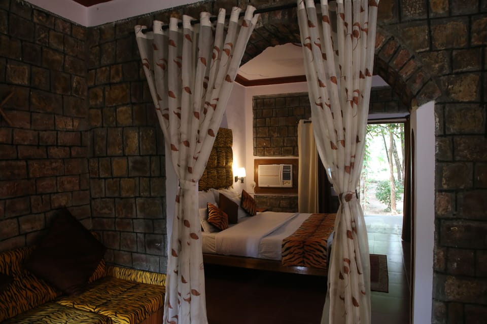 Superior Room | Blackout drapes, WiFi (free), bed sheets