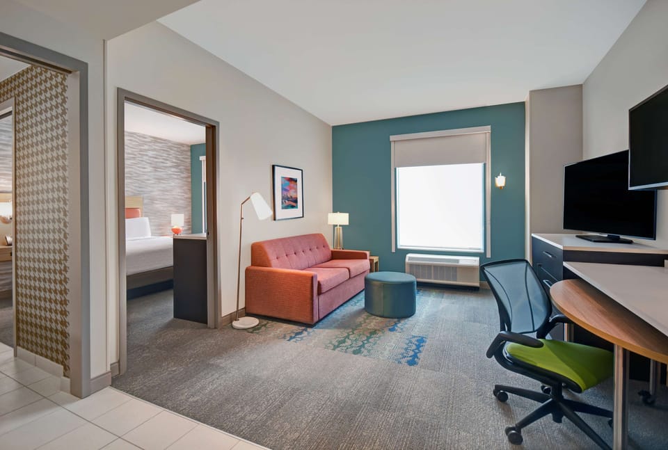 Suite, 1 Bedroom, Corner | Soundproofing, bed sheets