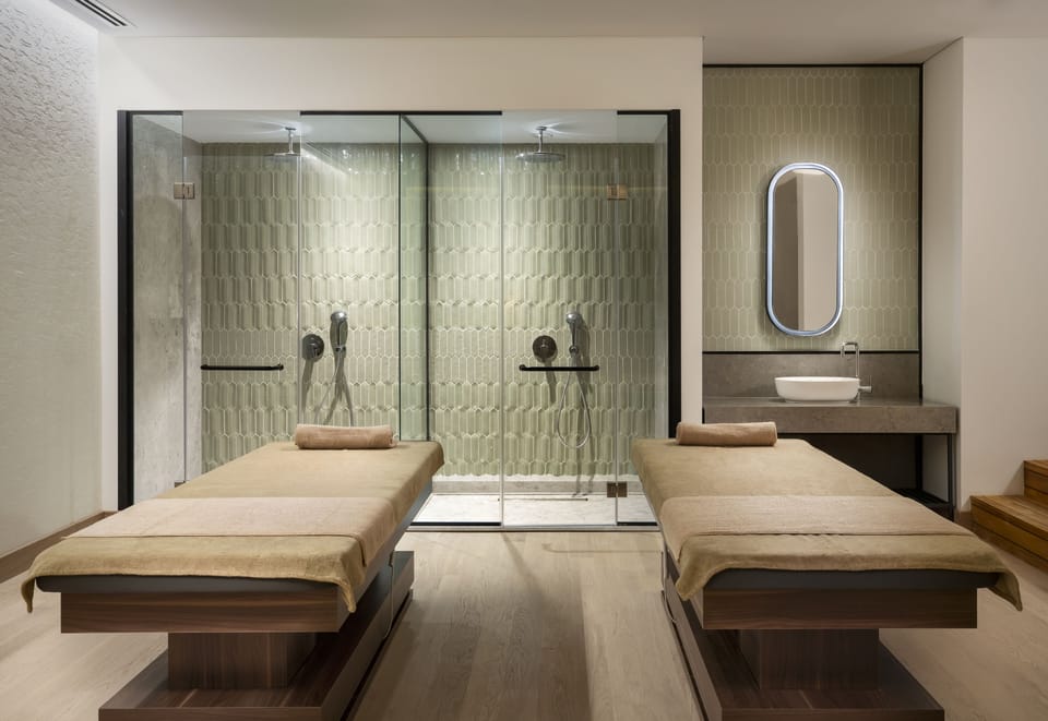 Sauna, hot tub, steam room