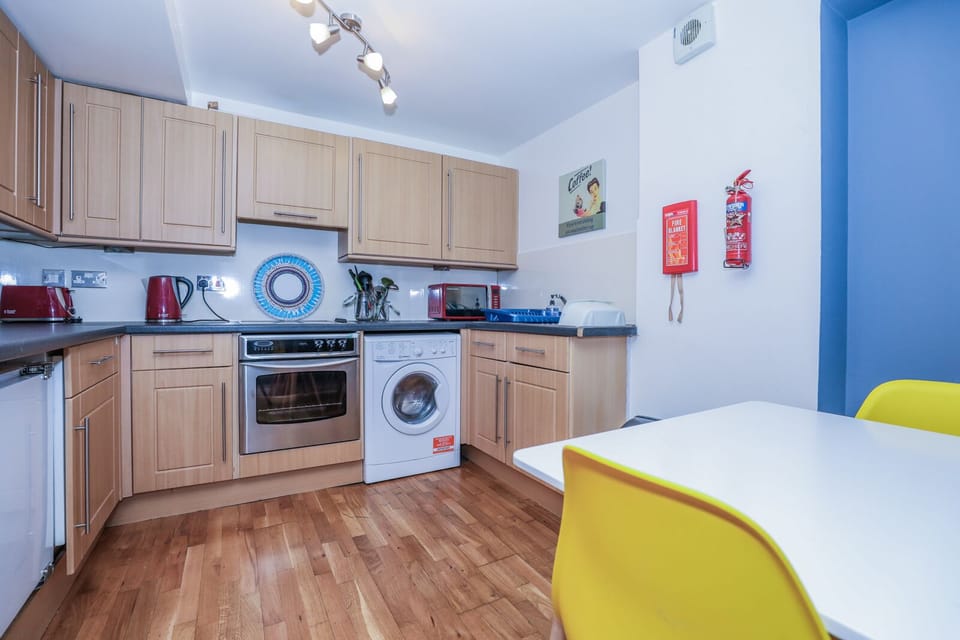 Apartment | Private kitchen | Fridge, microwave, oven, stovetop