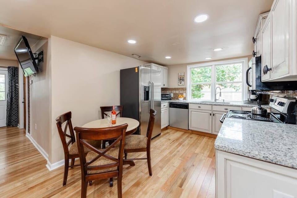 Kitchen / dining area