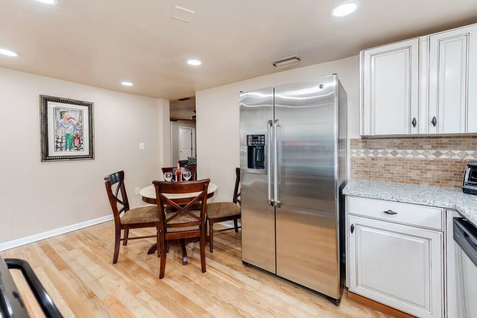Kitchen / dining area and family room entrance