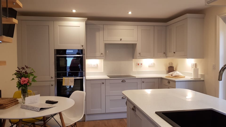 The beautiful kitchen with qulity appliances and fittings throughout