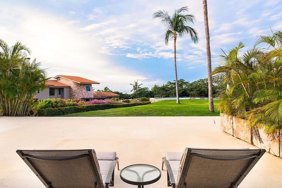 patio, pool/ocean view