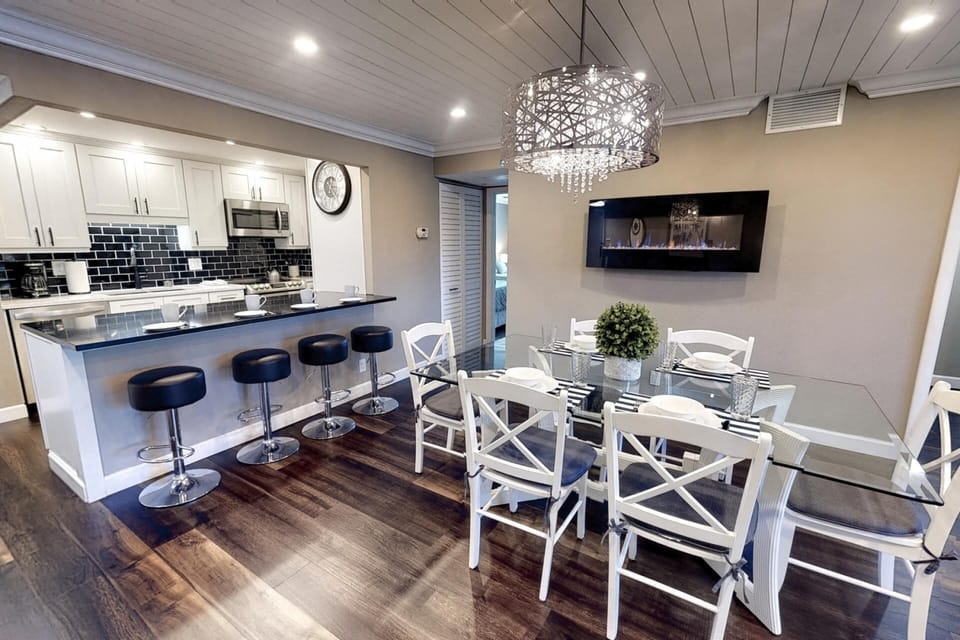 Condo (Harbor Towers Renovated 2nd Floor Sui) | Exterior