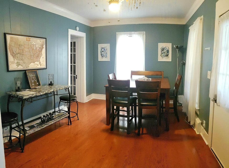 Dining room, don't forget to pin the map where you came from!