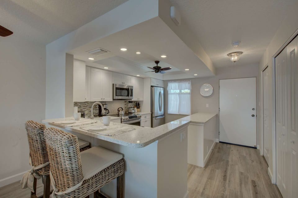 Condo (Sunrise Cove) | Exterior