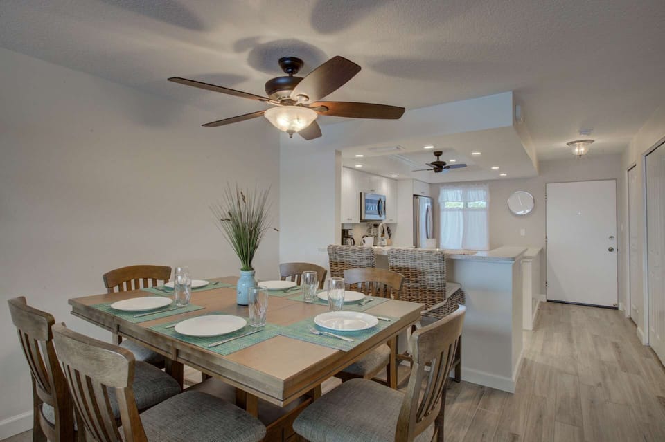 Condo (Sunrise Cove) | Exterior