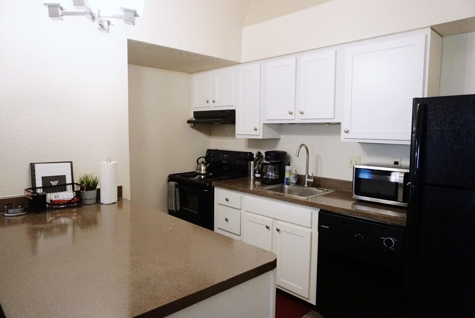 Fully equipped kitchen w/ cooking necessities