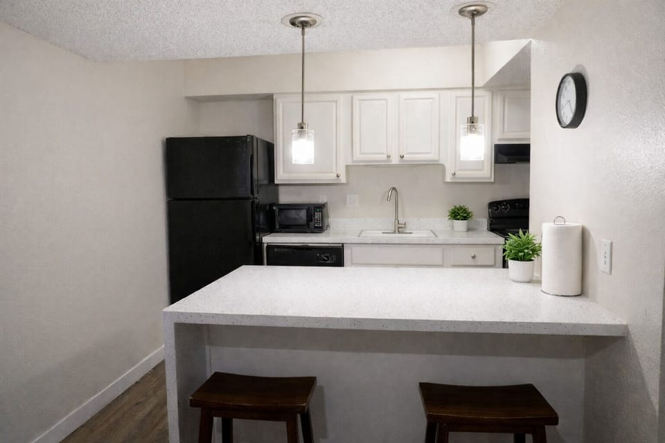 Small but fully equipped—everything you need to cook, dine, and feel right at home