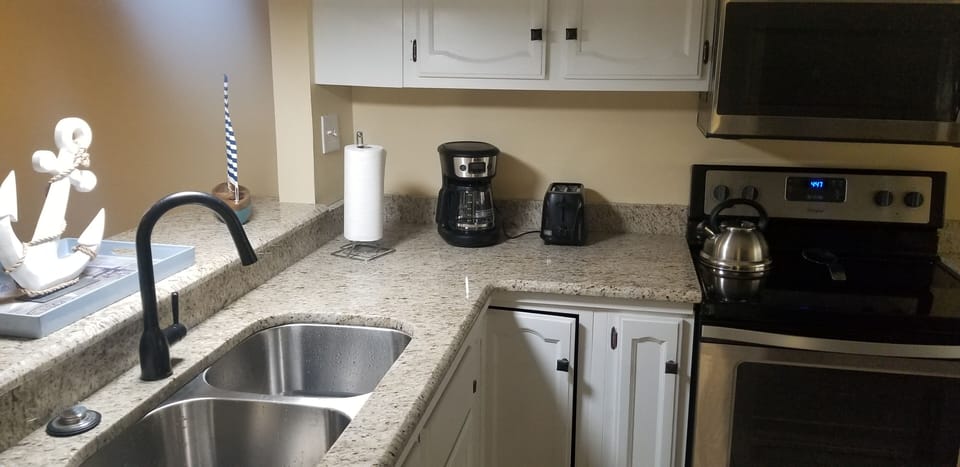 Kitchen with Full Cookware