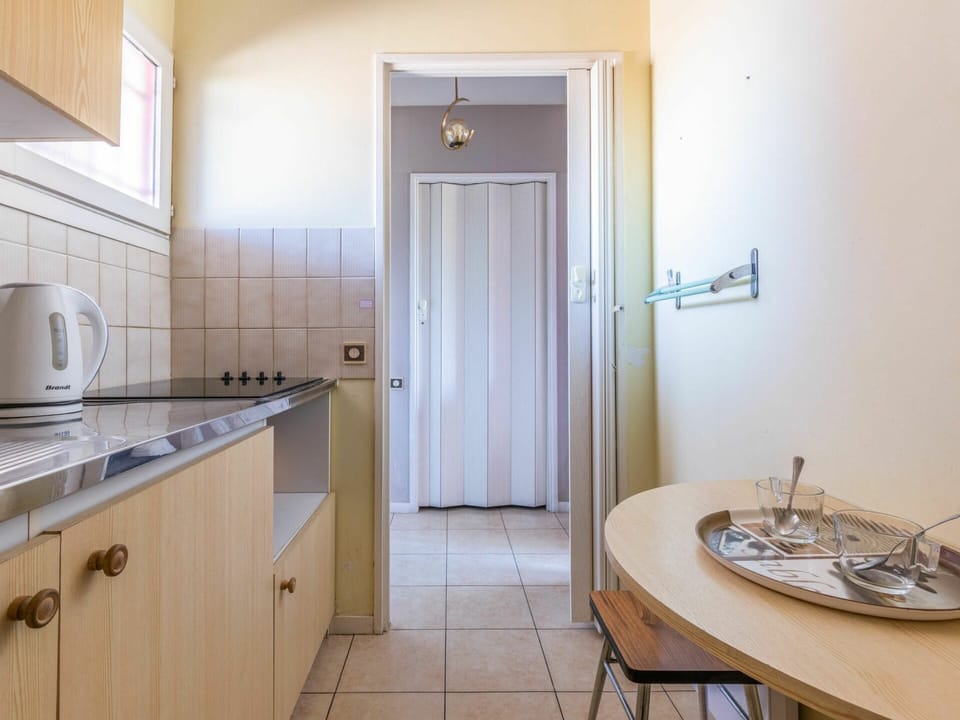 Cabinetry, Countertop, Building, Furniture, Table, Wood, Tap, Lighting, Door, Kitchen Stove