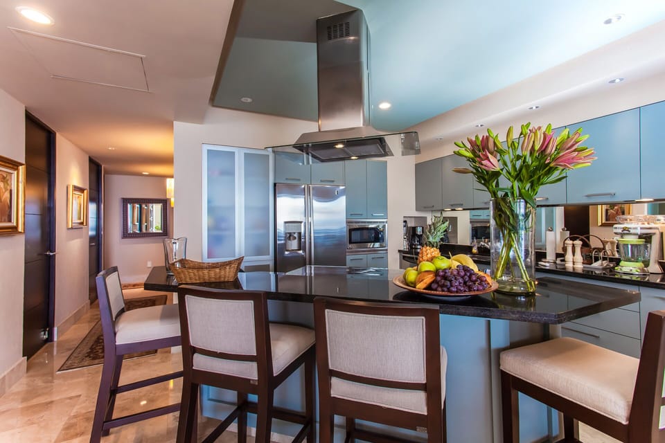 Kitchen with Bar