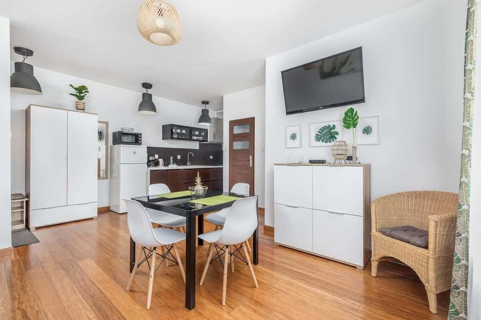 Living room of Lwowska 10B/5 apartment with dining area, sofa, tv and kitchenette