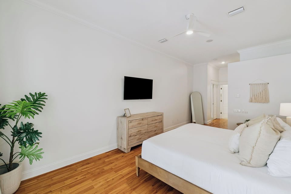 Primary King Suite - Patio Access + Flat-Screen TV
