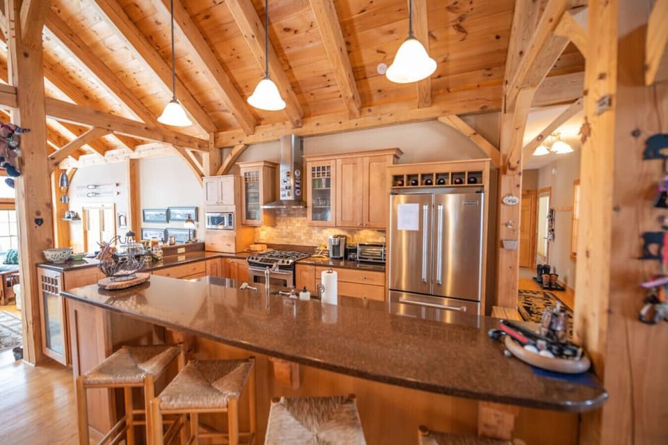 Fully equipped Kitchen. Granite countertop + SS appliances