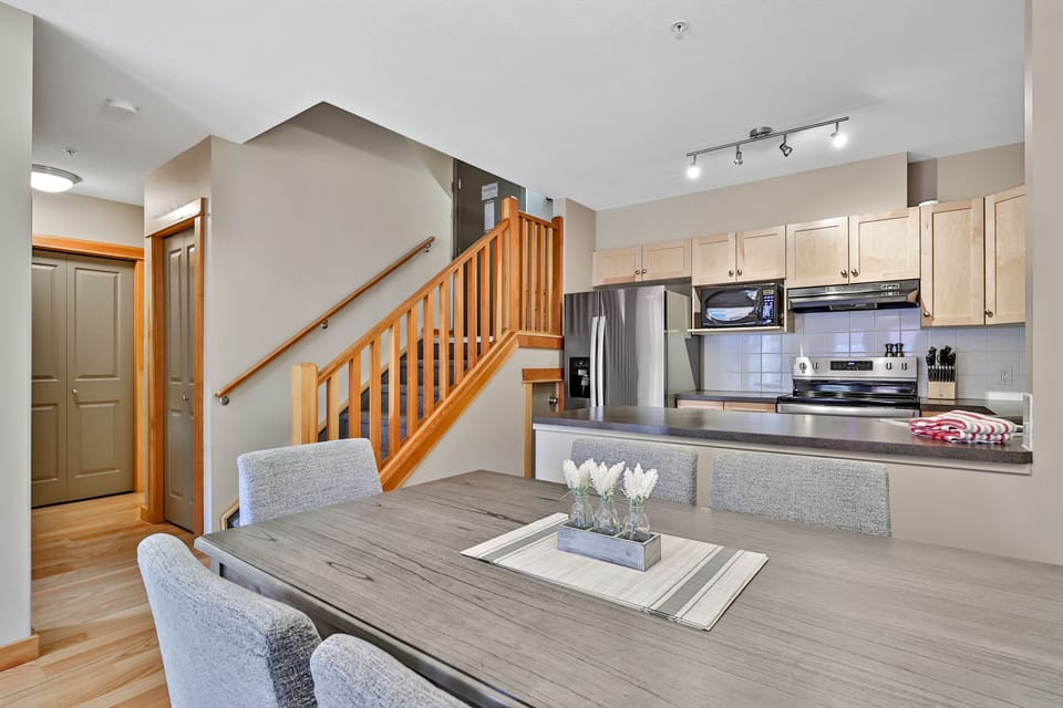 Dining area and stairs to entrance.