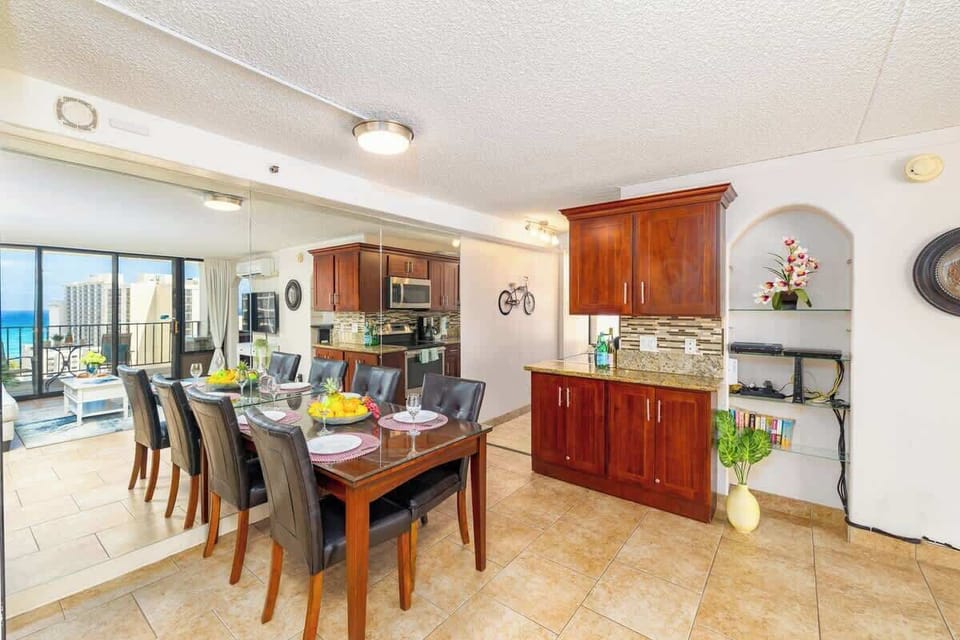 Dining area with table and 4 chairs