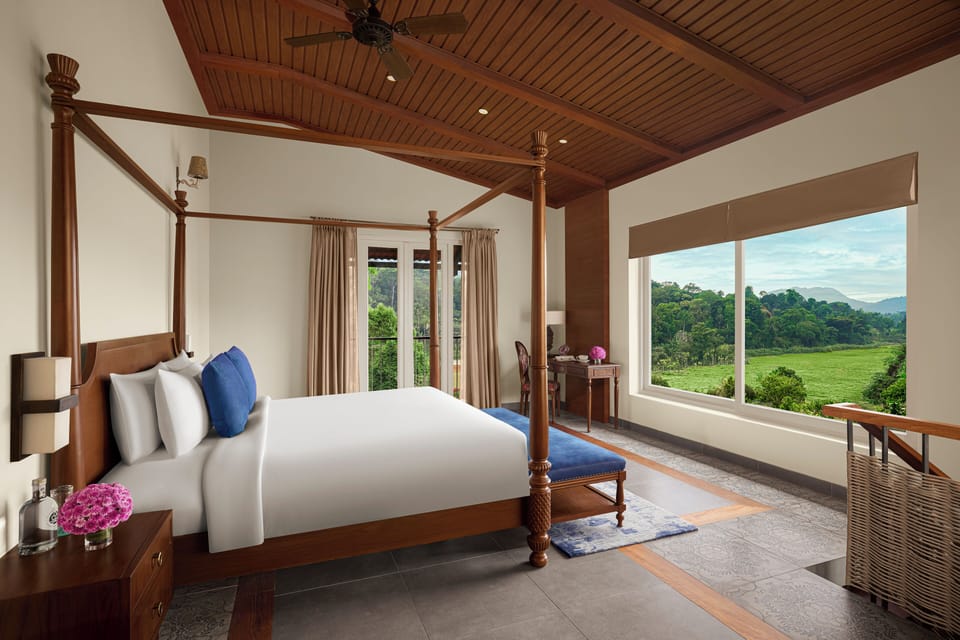 Premium Suite | Minibar, in-room safe, desk, laptop workspace