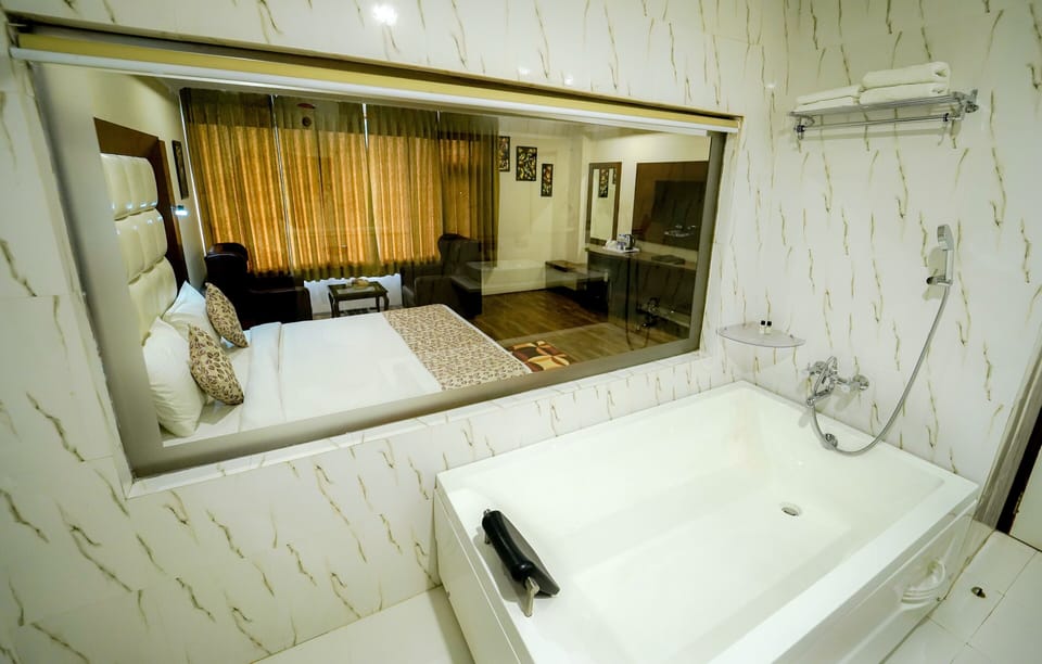 Shower, free toiletries, bathrobes, towels