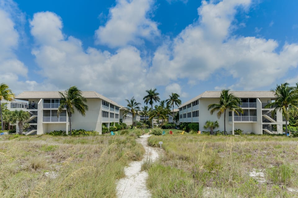 Sanibel Siesta Tropical Setting: Stay at Unit 802 and enjoy the beautiful grounds, palm trees, and direct path leading you to the stunning Sanibel beach. Your island escape awaits! 