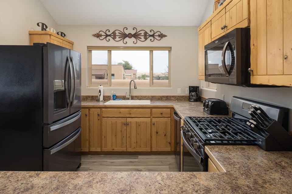fully equipped kitchen