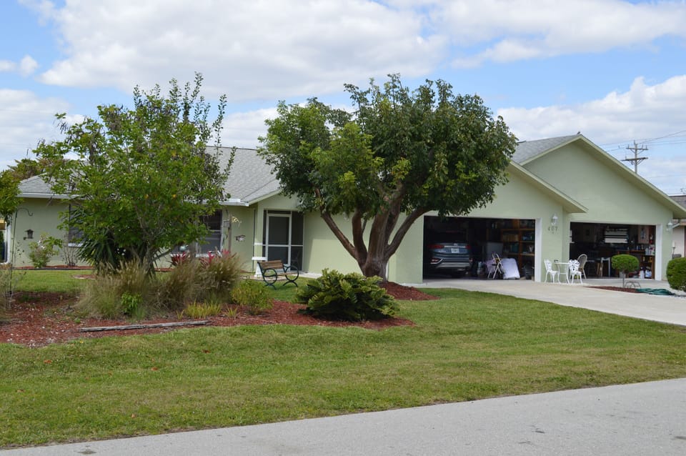 Guests will have use of one of the garages. The other is owners storage.