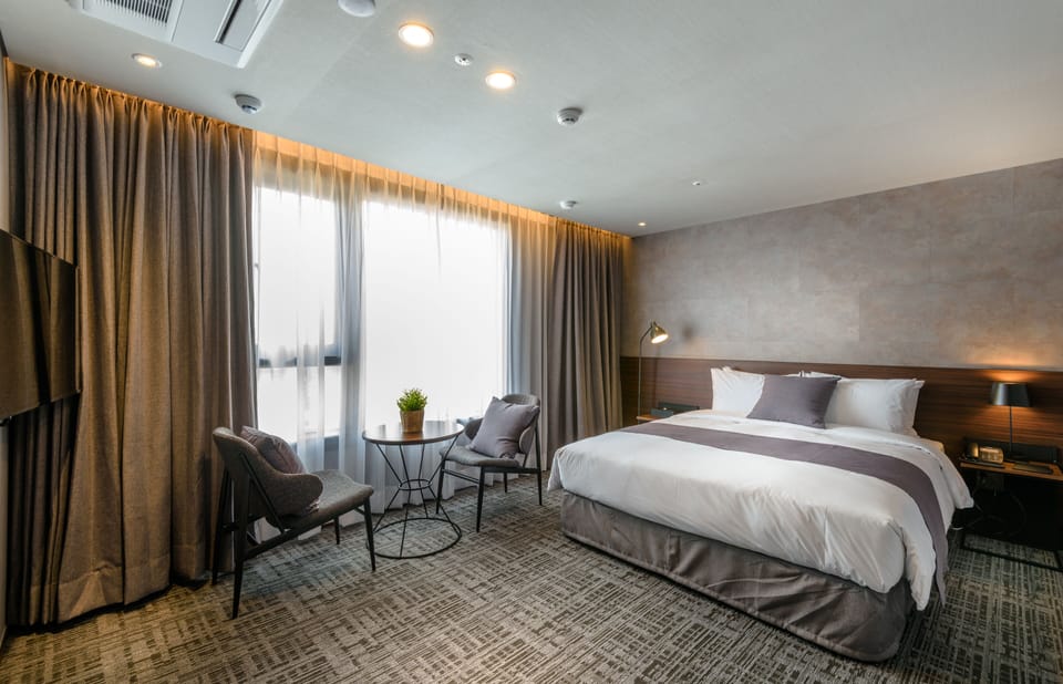 Deluxe Double Room | In-room safe, desk, blackout drapes, free WiFi