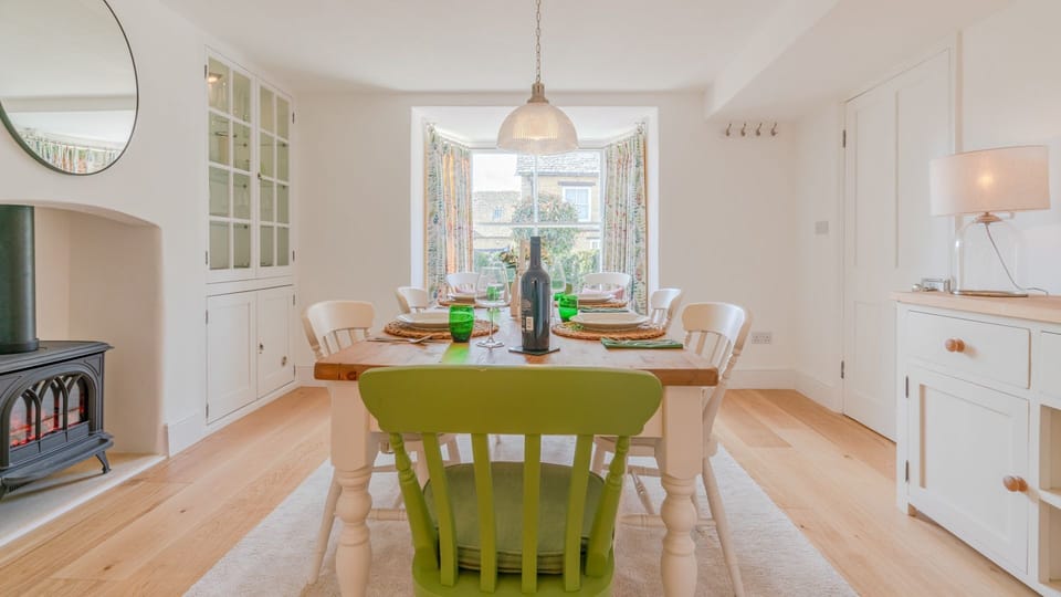 Dining room, Tachbrook, Bolthole Retreats