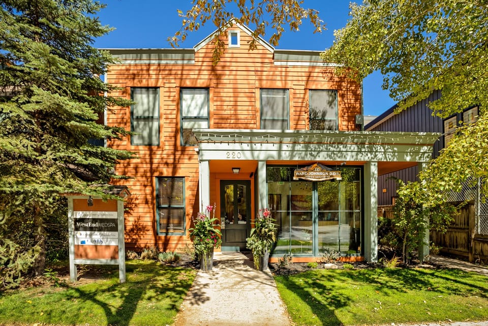 Front of Building. Note, the residence is on the back side so it's quiet.