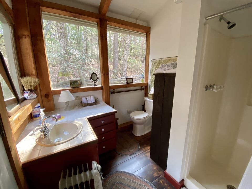 Light and welcoming bathroom