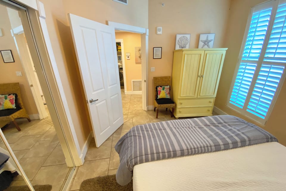 Third Bedroom - Queen