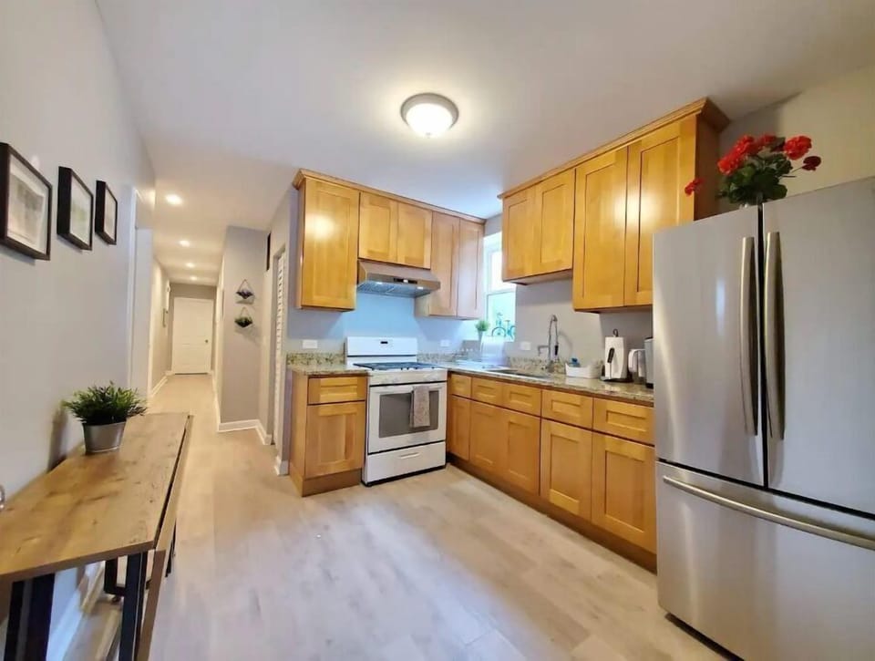 Full kitchen with fold away dining table